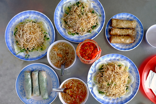 Bánh bèo bì Mỹ Liên mỗi suất từ 30.000 đồng