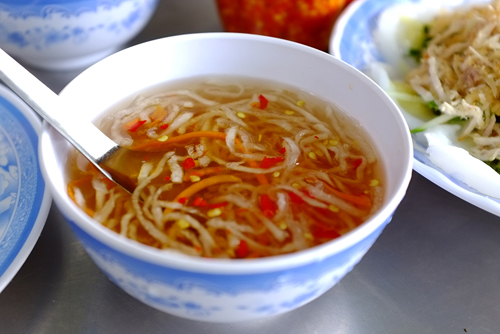 Nước chấm bánh bèo bì Mỹ Liên pha từ mắm nguyên chất