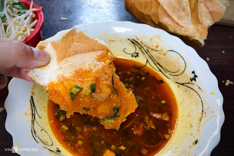 Đồ chấm đa dạng cho bò kho Ấn Độ