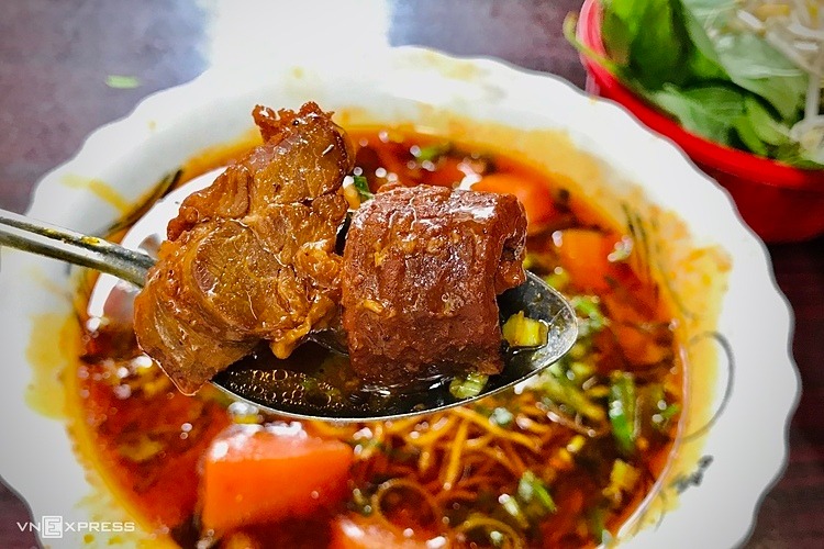 Gân bò trong món bò kho Ấn Độ