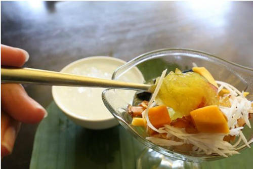 Chè bốn mùa Hà Nội món ăn vặt độc lạ thu hút giới trẻ