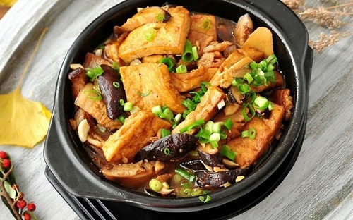 Món đậu hũ kho nấm hoàn chỉnh