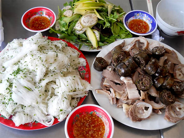Món ngon đồng hành trên các cung đường miền Trung