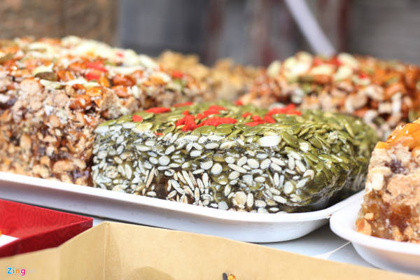 Bánh hạt hướng dương món ngon Vương Phủ Tỉnh giòn thơm