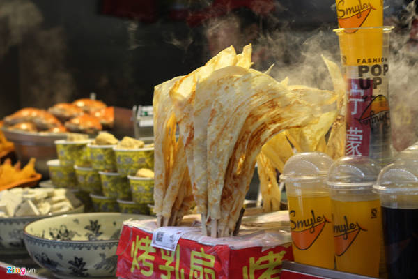 Bánh kếp món ngon Vương Phủ Tỉnh chiên mỏng