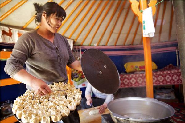 Bánh hấp Buuz món ăn truyền thống Mông Cổ