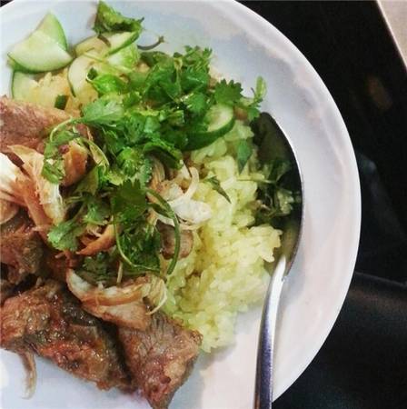 Xôi gà món ngon Đống Đa giá từ 20.000 đến 35.000 đồng