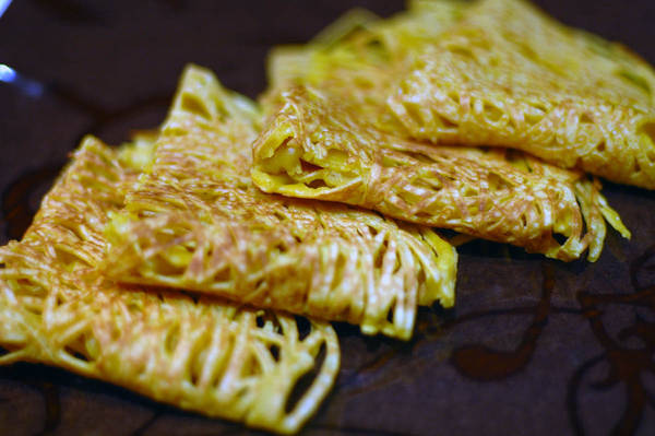 Bánh Roti Jala món ngon đường phố Malaysia
