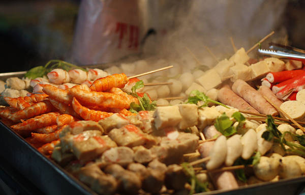 Món ngon Thái Lan - Ngoài ra, còn đủ loại tôm cá viên chiên, thanh cua... cho bạn lựa chọn.