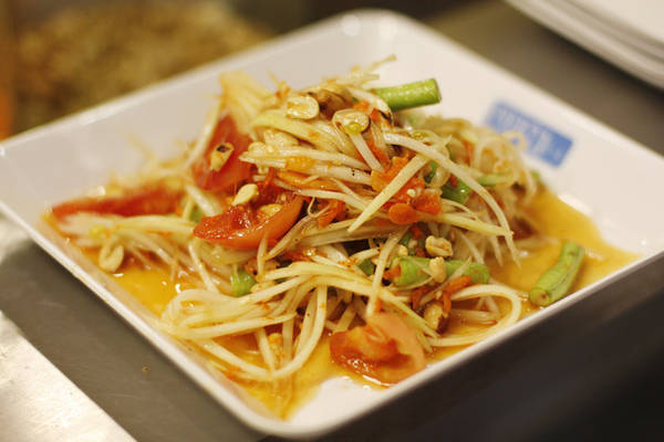Món ngon Thái Lan - Món ăn dễ làm nhưng ăn ngon miệng bởi đủ các vị chua cay.