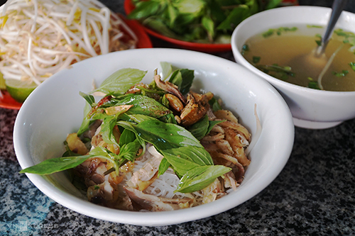 Sợi phở khô Gia Lai nhỏ mảnh và dai đặc trưng