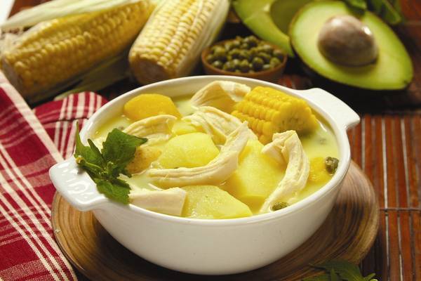 Ajiaco món súp nổi tiếng ẩm thực Colombia