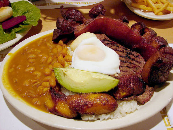 Bandeja Paisa món ăn Colombia