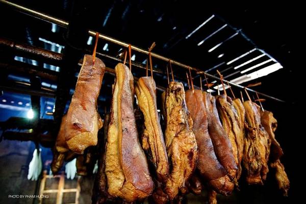 Thịt gác bếp - đặc sản Tết đắt đỏ cháy hàng