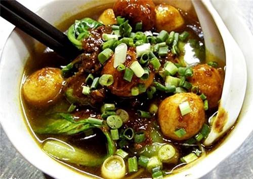 Mì cá viên cà ri Sài Gòn với nước sốt đậm đà
