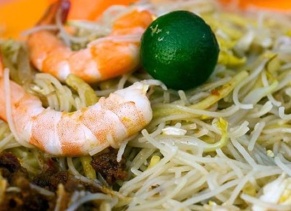 Hokkien Mee - Mì xào hải sản đậm đà hương vị Singapore