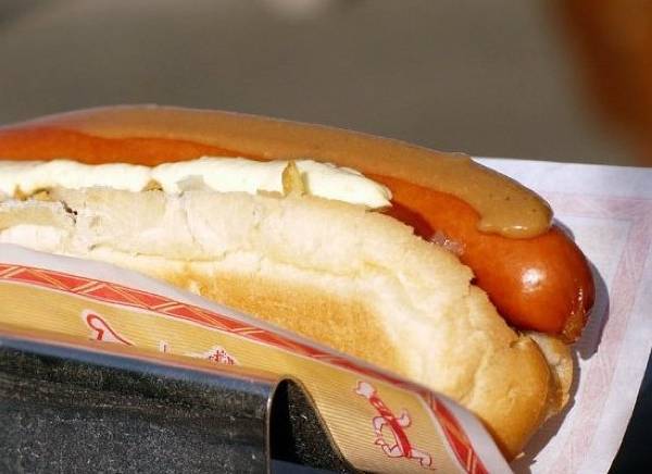 Bánh mì xúc xích thịt cừu nổi tiếng Iceland