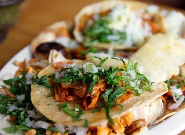 Chiếc bánh Tacos al Pastor thơm ngon trứ danh