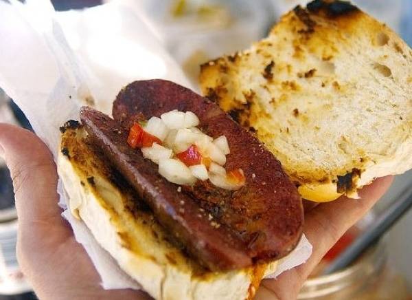 Choripan - Món ăn đường phố biểu tượng của Nam Mỹ