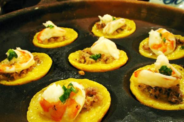Bánh khọt là một đặc sản của miền Nam