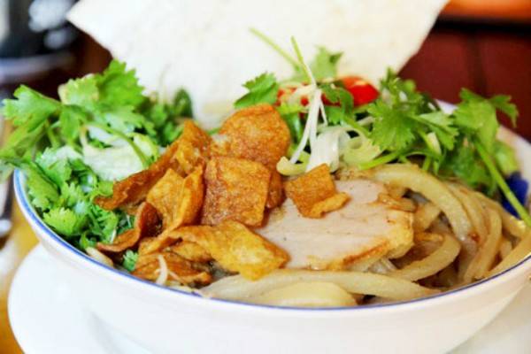 Cao lầu là món ăn gắn liền với hình ảnh phố cổ Hội An.