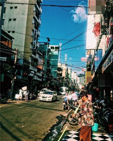Bùi Viện một ngày nắng căng tràn sức sống.