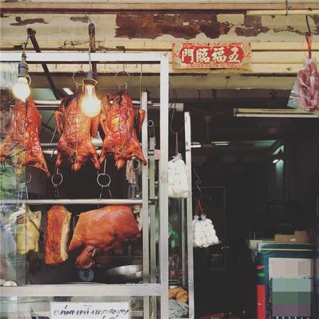 Đâu đó ở khu phố Tây này, có chút gì đó xưa cũ như khu Chợ Lớn.