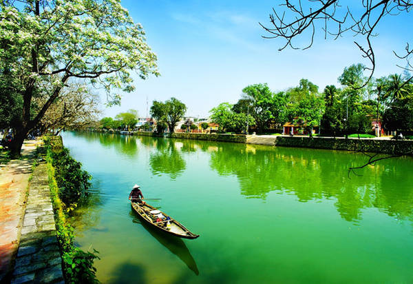 Một góc cảnh đẹp thơ mộng khi đi du lịch Huế tự túc