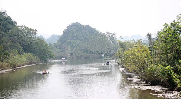 Từ đền Trình ngắm hoa súng suối Yến chùa Hương