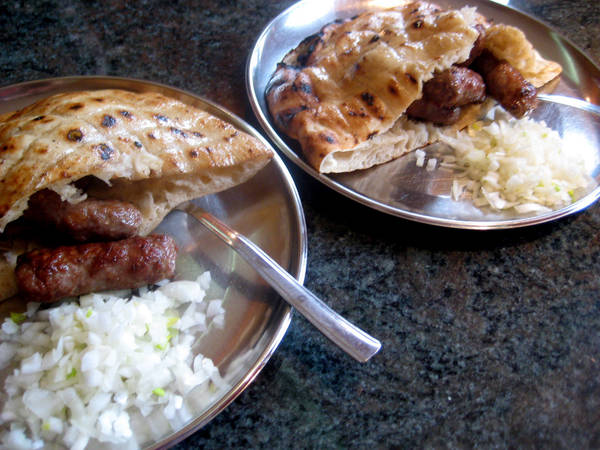 Món ăn sáng Đông Âu ở Bosnia & Herzegovina với bánh Borek