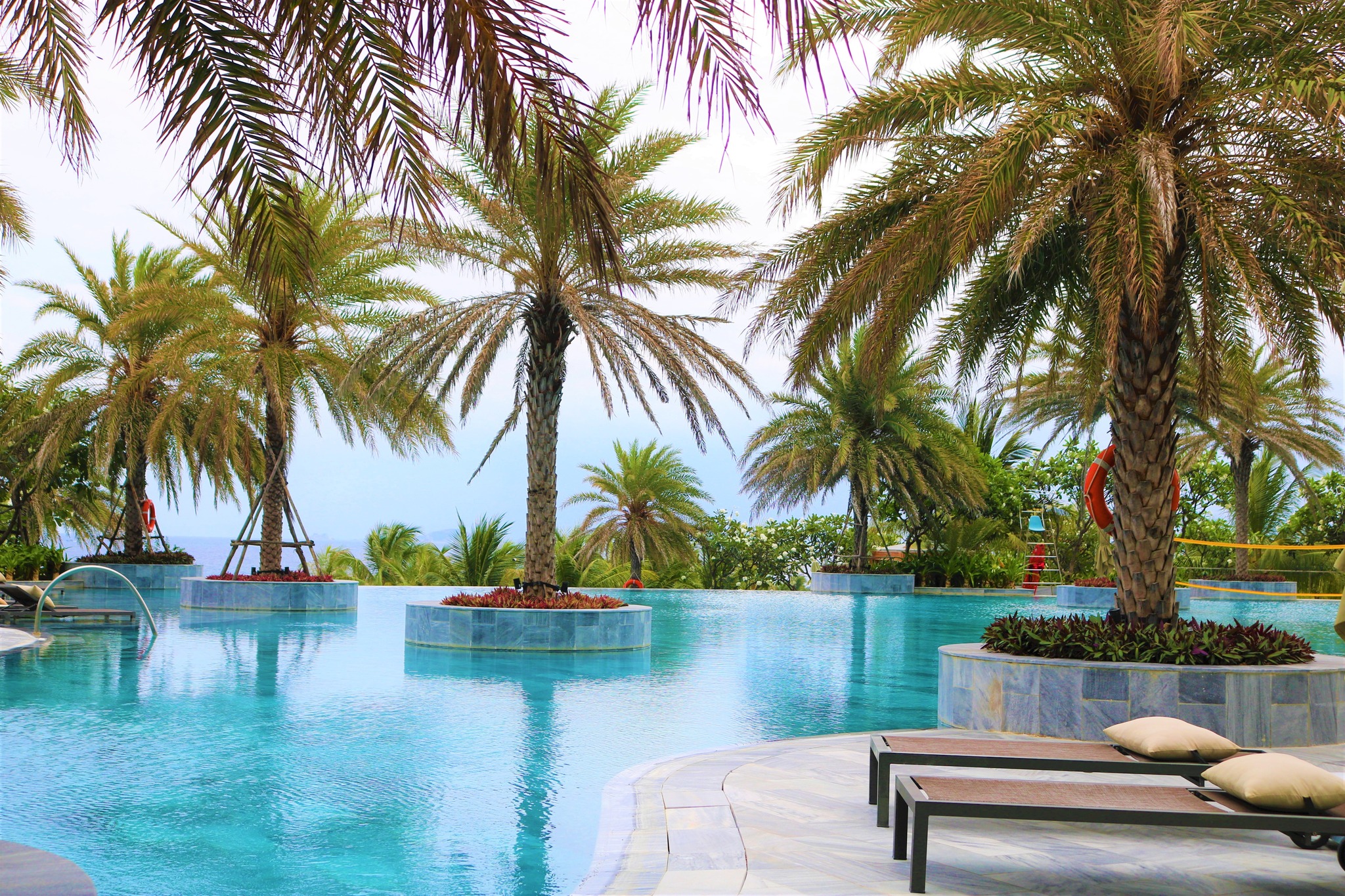 Các trò chơi vận động ngoài trời đầy hào hứng tại Movenpick Cam Ranh