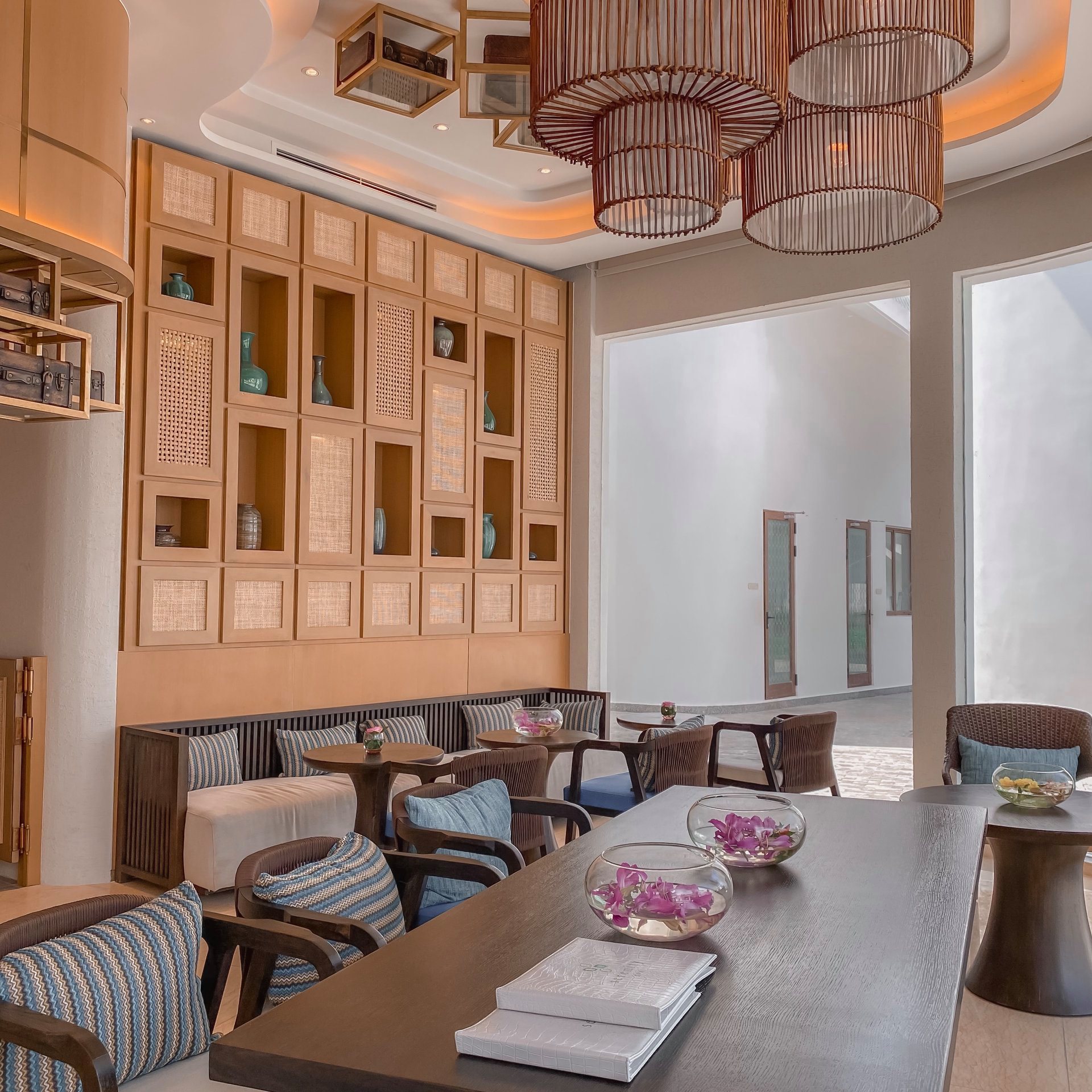 Liệu trình massage phục hồi năng lượng chuyên sâu tại Movenpick Cam Ranh
