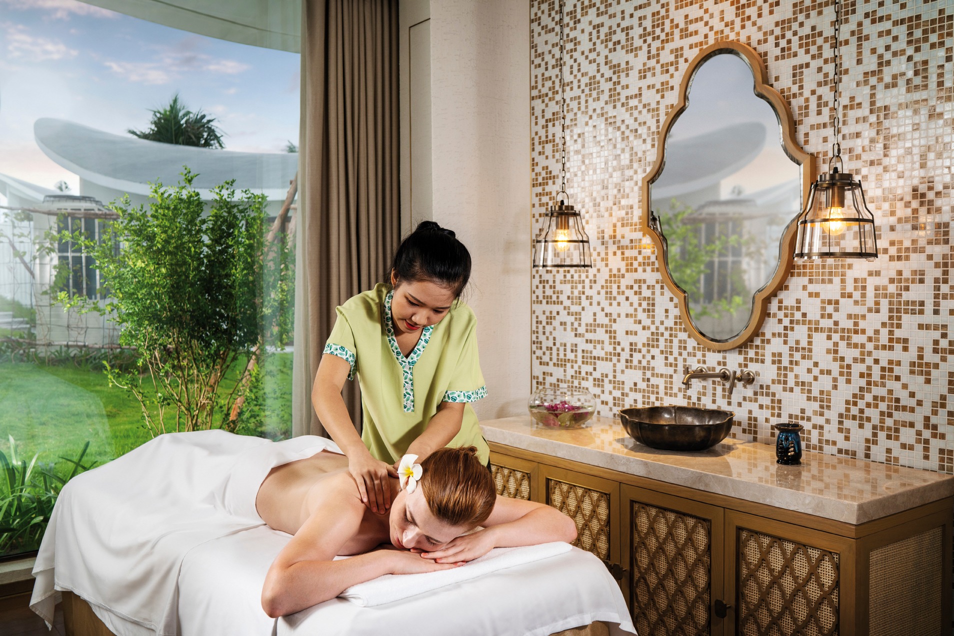 Sản phẩm trị liệu tự nhiên cao cấp tại spa của Movenpick Cam Ranh