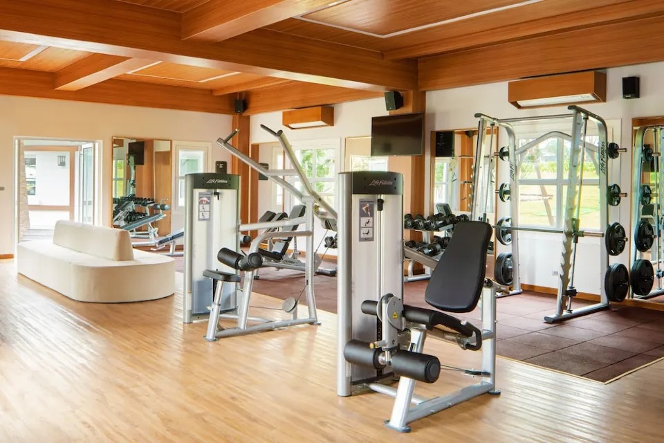 Phòng tập gym hiện đại tại Movenpick Cam Ranh