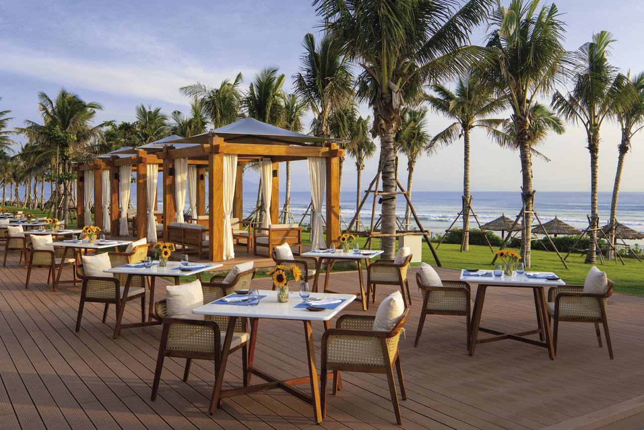 Nhà hàng bia Chubeli tại Movenpick Cam Ranh