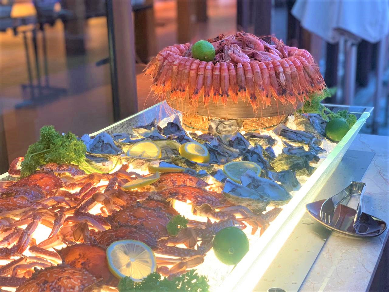 Không gian ẩm thực ngoài trời tại Movenpick Cam Ranh