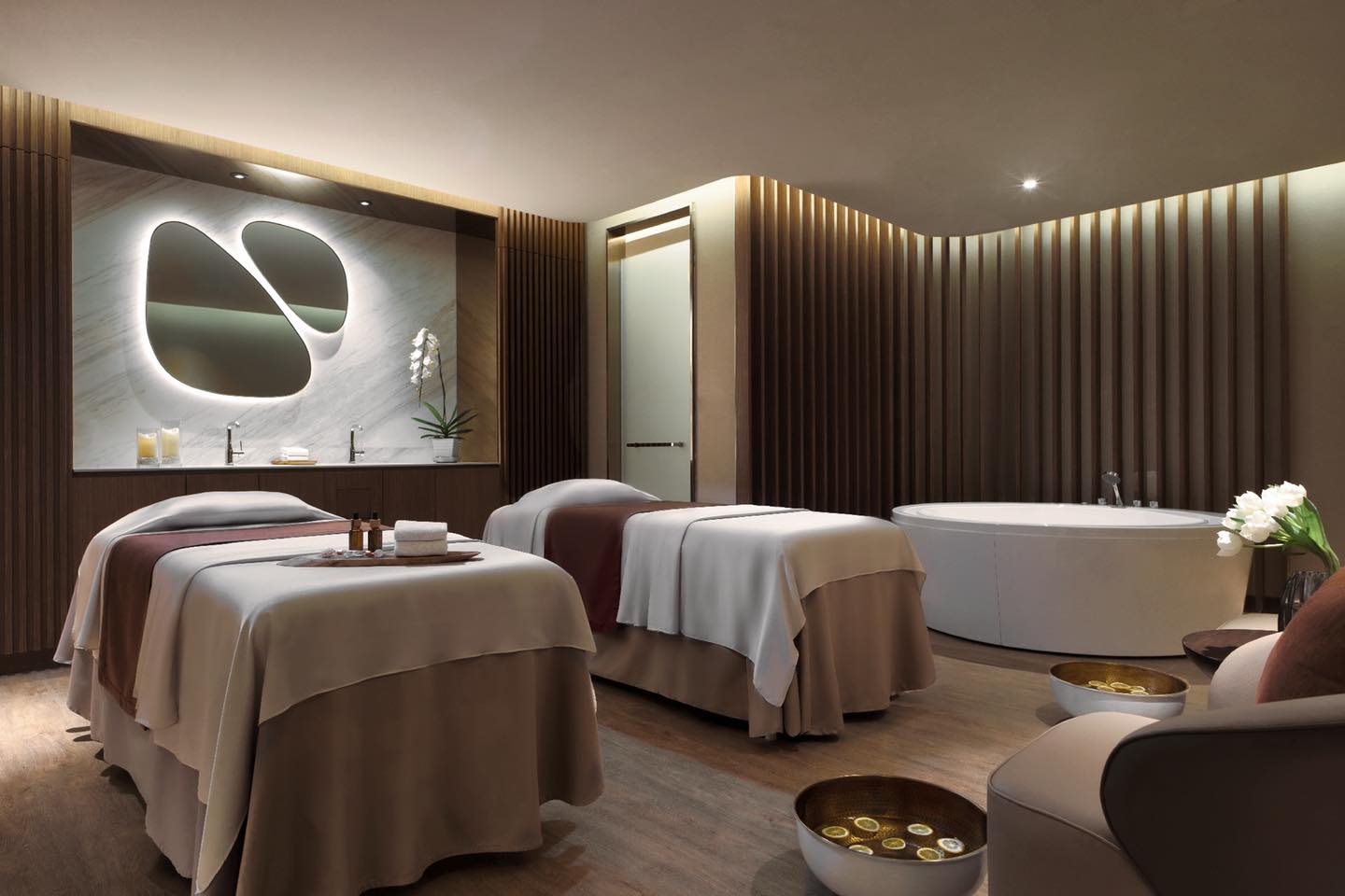Hệ thống máng trượt nước vui nhộn tại Movenpick Cam Ranh