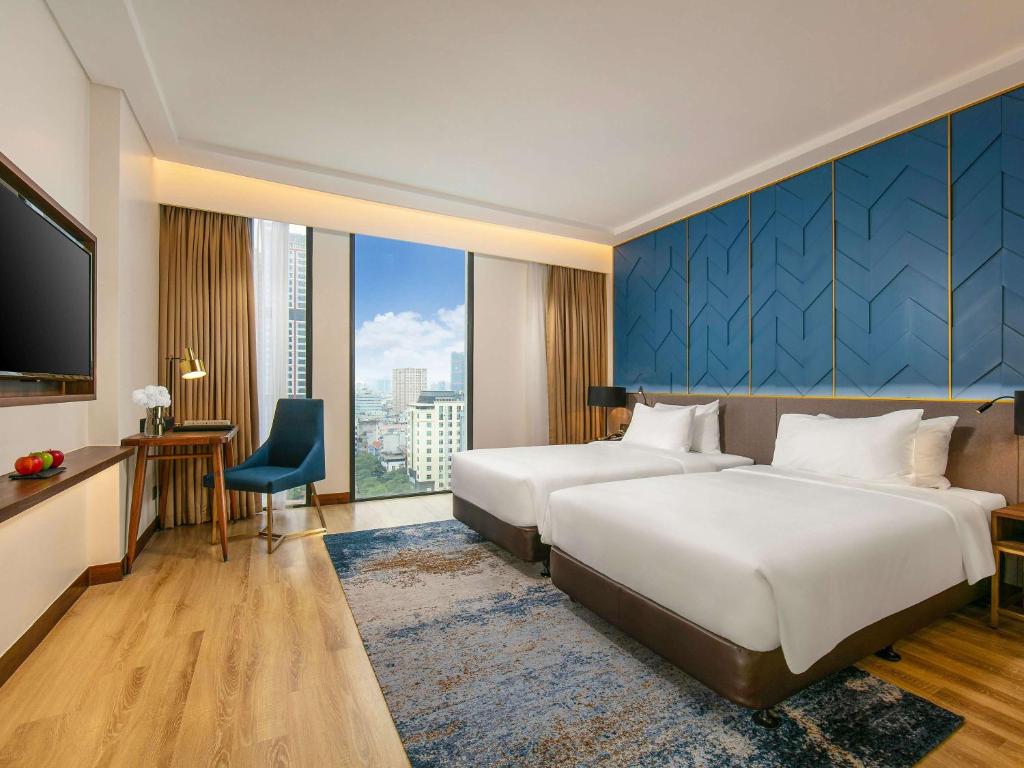 View nhìn ra thành phố từ Movenpick Living West Hà Nội