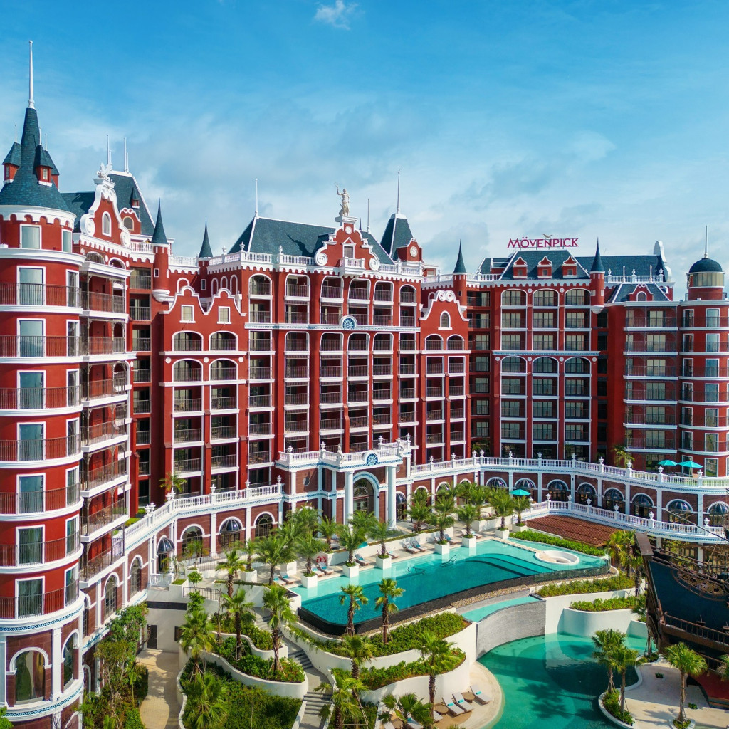 Không gian phòng nghỉ Mövenpick Phan Thiết mang đậm chất Caribbean
