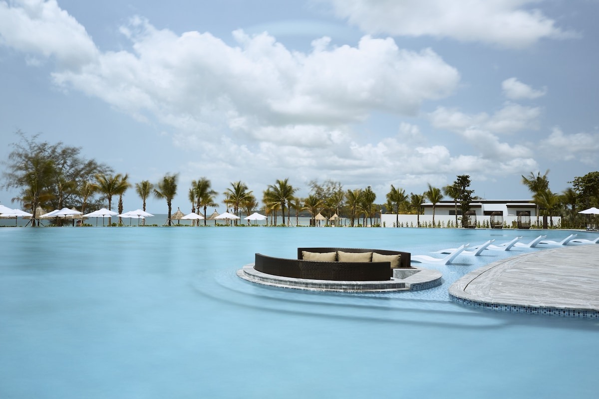 Không gian spa thư giãn với ánh sáng tự nhiên tại Movenpick Waverly Phú Quốc Không gian spa thư giãn với ánh sáng tự nhiên tại Movenpick Waverly Phú Quốc