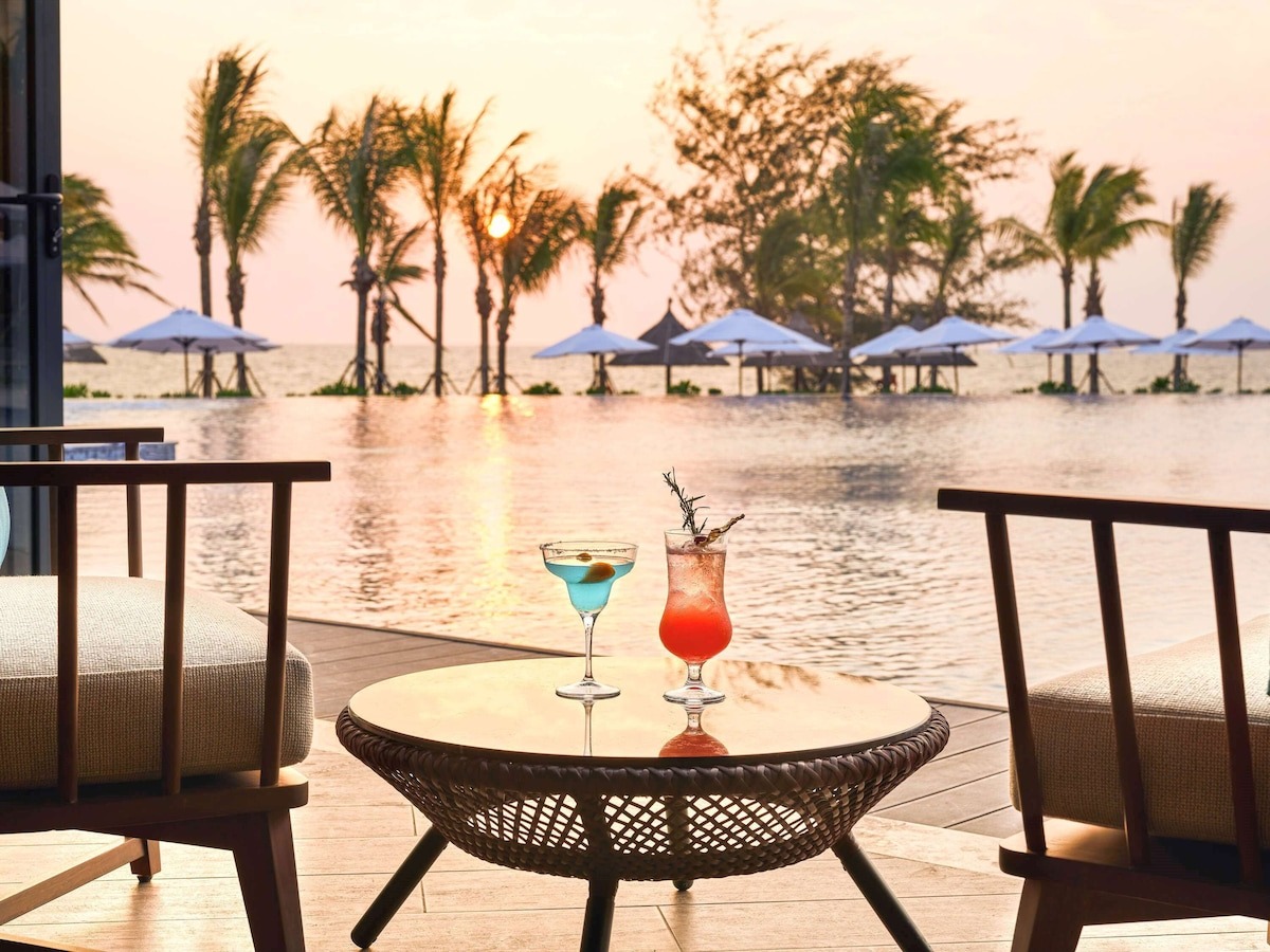 Sân vườn resort Phú Quốc Movenpick Waverly