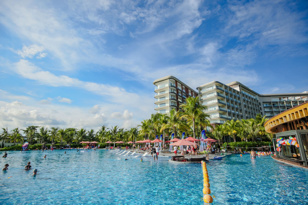 Không gian Pool Bar tại Movenpick Waverly Phú Quốc Không gian Pool Bar tại Movenpick Waverly Phú Quốc