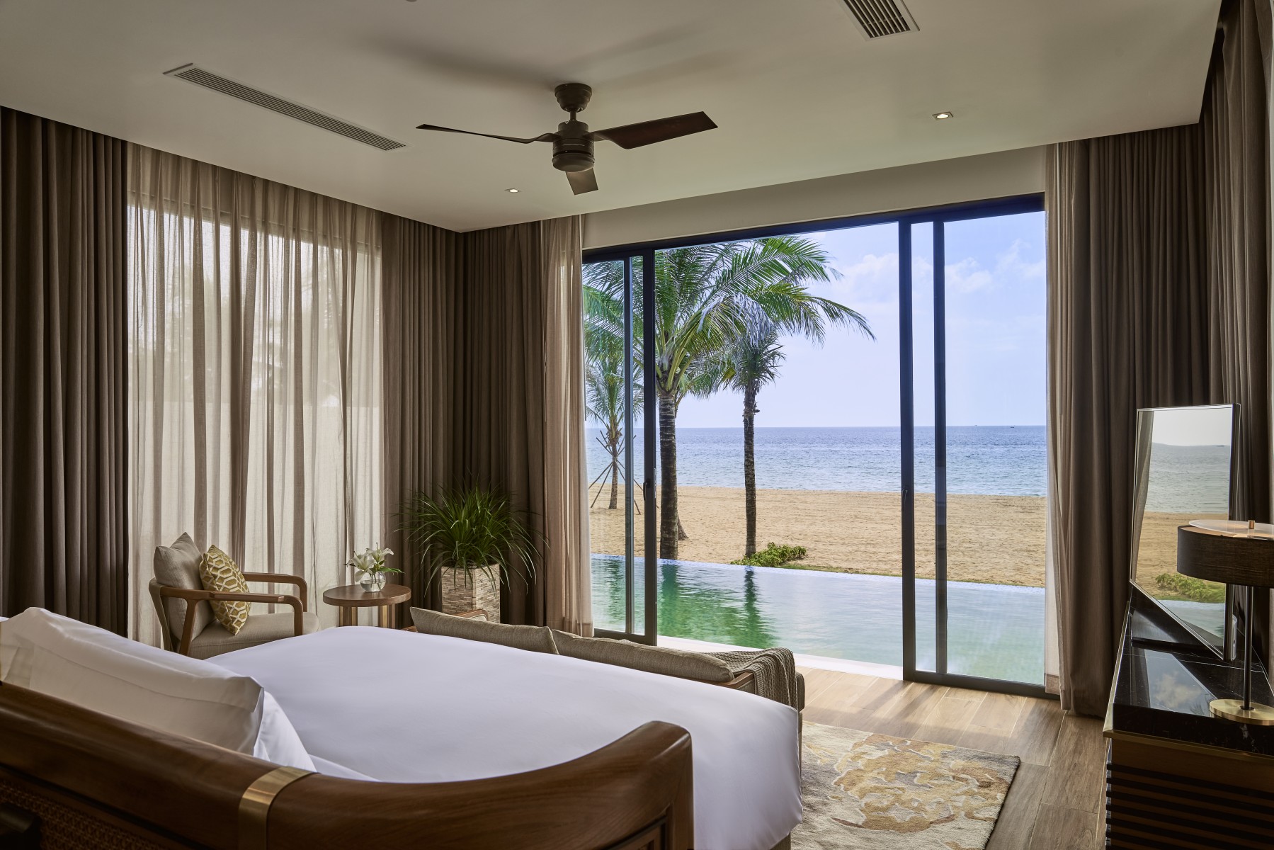 Phòng ngủ biệt thự Movenpick Waverly Phú Quốc