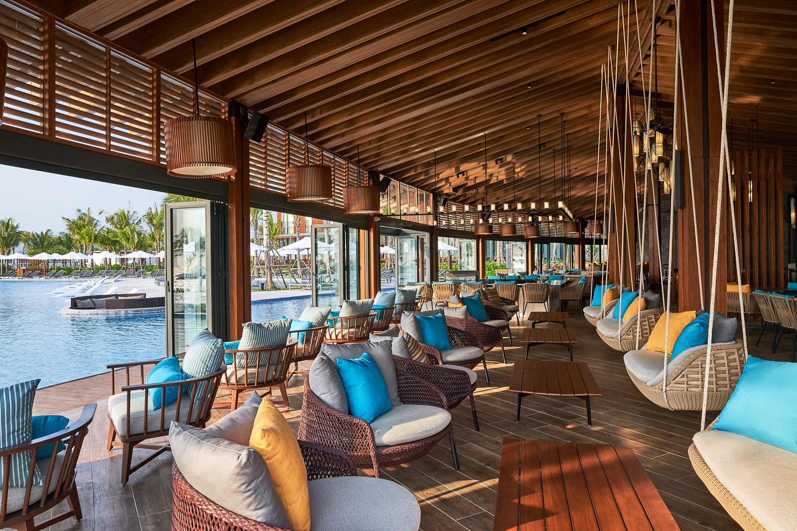 Aura Beach Club Movenpick Waverly Phú Quốc