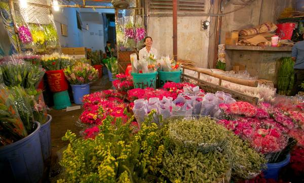 Hoa kiểng và đồ trang trí Tết tại Sài Gòn