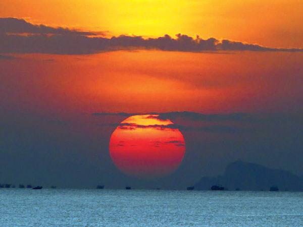 Khung cảnh bình minh tuyệt đẹp trong chuyến du lịch biển Nha Trang