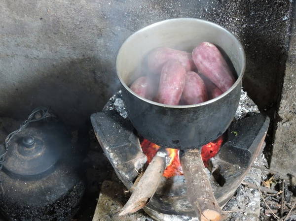 Khoai lang luộc món ngon mùa khoai lang Quảng Nam