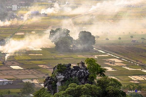 Khói lam chiều mộc mạc nơi làng quê ngoại ô Hà Nội