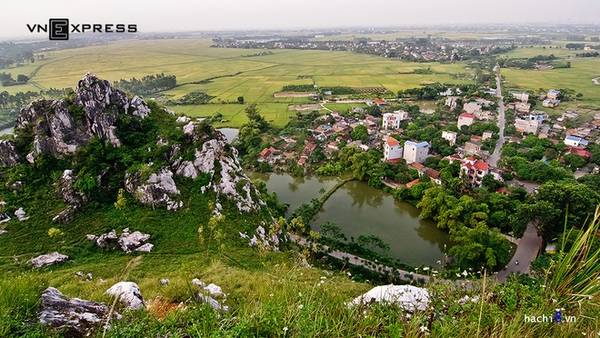 Địa hình núi Trầm thích hợp cho các hoạt động cắm trại dã ngoại