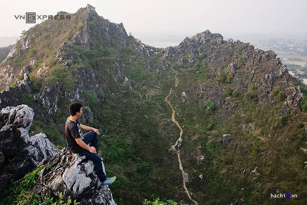 Phóng tầm mắt ngắm trọn mùa lúa chín vàng từ đỉnh núi